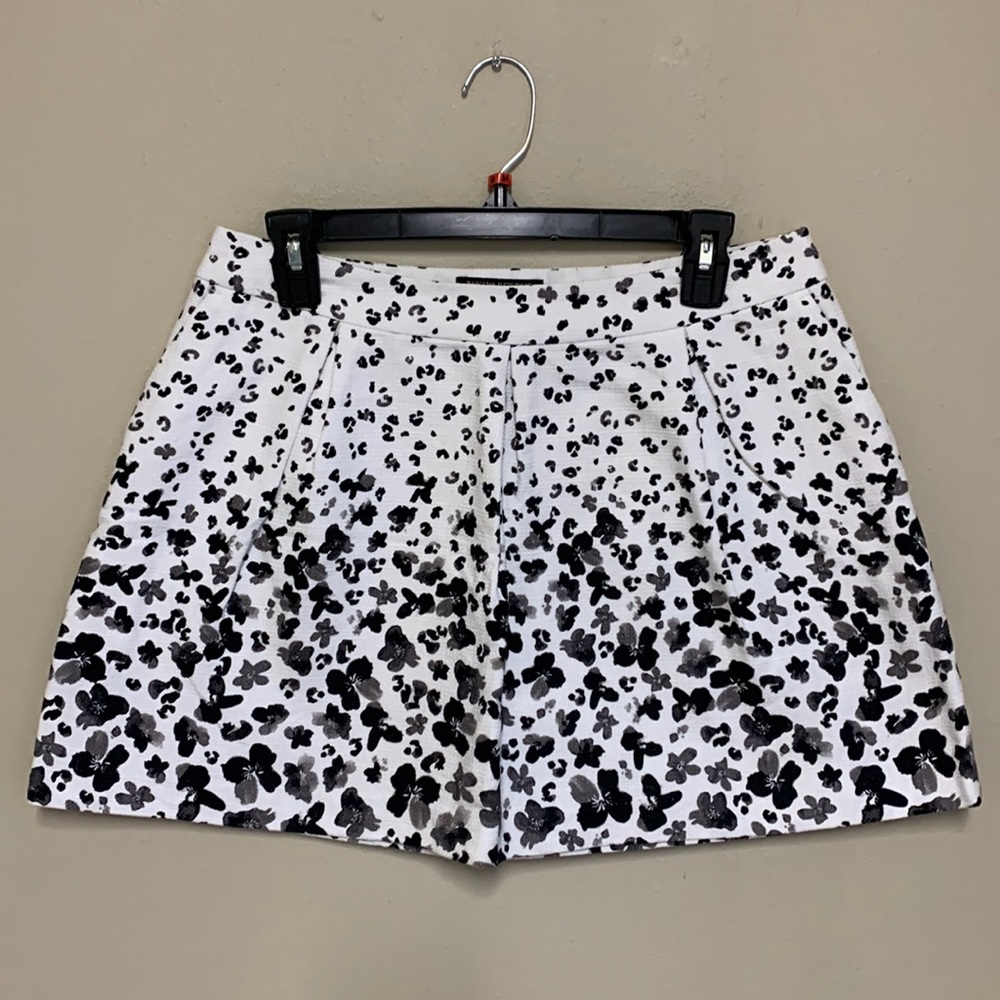 Banana Republic Black / White / Gray Floral Skirt